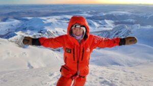 10月9日，何静登顶希夏邦马峰